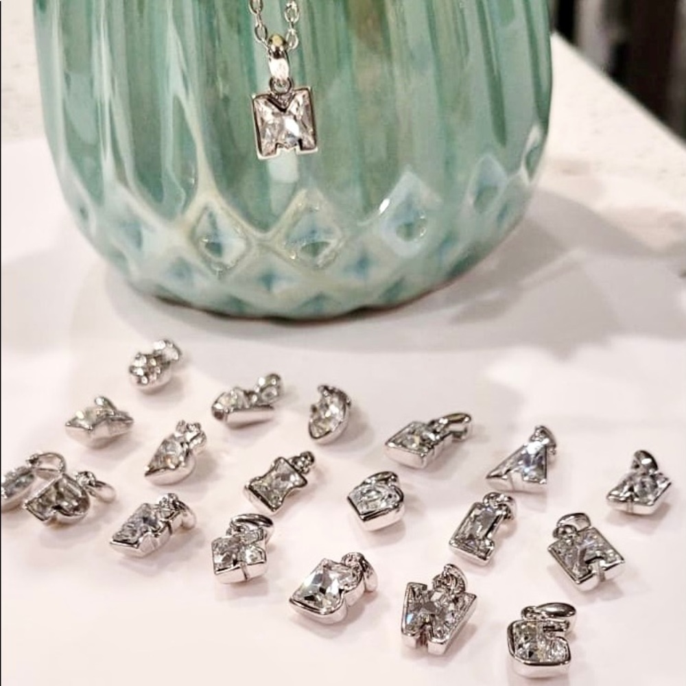 Personalize Swarovski alphabet pendant necklace - Picture 9 of 11